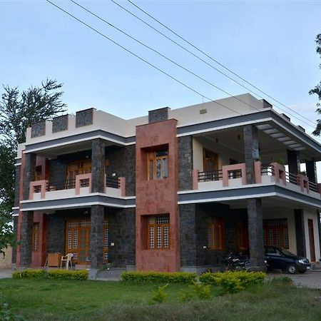 The Royale Country Retreat Bed & Breakfast Удайпур Екстериор снимка