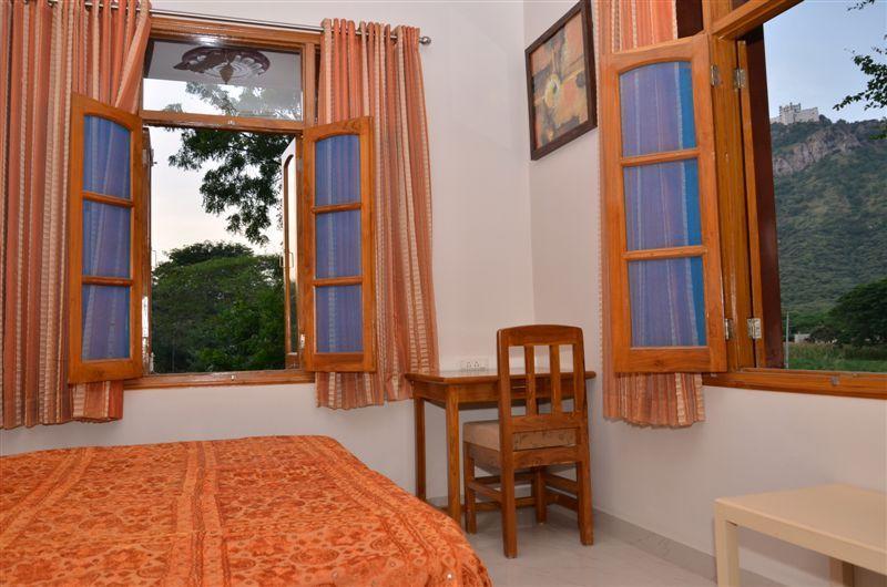 The Royale Country Retreat Bed & Breakfast Удайпур Екстериор снимка