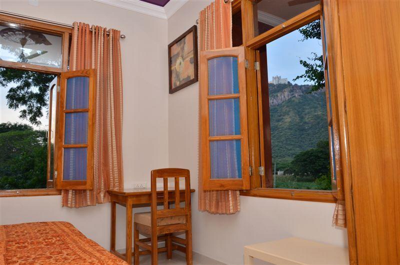 The Royale Country Retreat Bed & Breakfast Удайпур Екстериор снимка